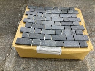 Lot 89  
            Marchington SR18 - Collection 

                
(COLLECTION ONLY) 1 BOX = 11 SHEETS OF BRICK ANTHRACITE 305MM2 STONE MOSAIC TILES...