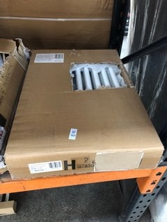 Lot 901  
            Marchington SR18 - Delivery or Collection 

                
TRADITIONAL HORIZONTAL 2 COLUMN CAST IRON STYLE RADIATOR IN WHITE 425 X 600MM - O...