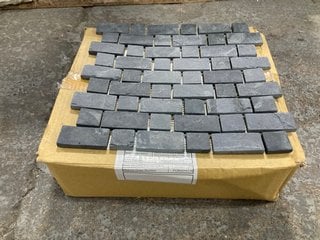 Lot 90  
            Marchington SR18 - Collection 

                
(COLLECTION ONLY) 1 BOX = 11 SHEETS OF BRICK ANTHRACITE 305MM2 STONE MOSAIC TILES...