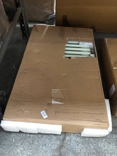 Lot 918  
            Marchington SR18 - Delivery or Collection 

                
TRADITIONAL HORIZONTAL 3 COLUMN CAST IRON STYLE RADIATOR IN LINEN 785 X 500MM - O...