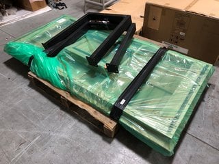 Lot 133  
            Marchington SR10 - Delivery or Collection 

                
JOHN LEWIS & PARTNERS CALIA BUTTERFLY DINING TABLE IN OAK AND BLACK - ORIGINAL RR...