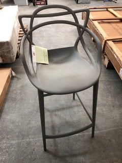 Lot 159  
            Marchington SR10 - Delivery or Collection 

                
KARTELL MASTERS BARSTOOL IN LIGHT GREY FINISH - ORIGINAL RRP £294: LOCATION - C8