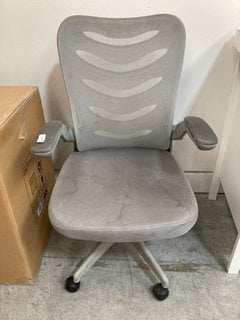 Lot 276  
            Marchington SR10 - Delivery or Collection 

                
JOHN LEWIS & PARTNERS MESH STYLE OFFICE CHAIR IN GREY: LOCATION - D3