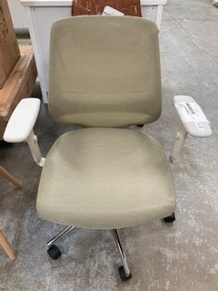 Lot 288  
            Marchington SR10 - Delivery or Collection 

                
JOHN LEWIS & PARTNERS DORSAL OFFICE CHAIR IN GREY - ORIGINAL RRP £148: LOCATION - D4