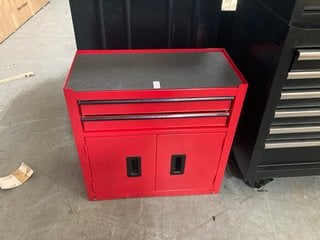 Lot 376  
            Marchington SR10 - Delivery or Collection 

                
2 DRAWER 2 DOOR TOOL CABINET IN RED TO INCLUDE MATCHING TOOL STORAGE CHEST: LOCAT...