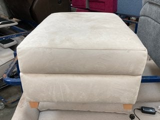 Lot 423  
            Marchington SR10 - Delivery or Collection 

                
DFS SOFT UPHOLSTERED RECTANGULAR FOOTSTOOL IN CREAM: LOCATION - A2
