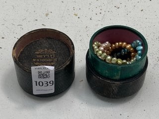 Lot 1039  
            Marchington SR13 - Parcel Delivery Only 

                
4 X VINTAGE FRESHWATER PEARL BRACELETS IN AN ANTIQUE BOX: LOCATION - F3