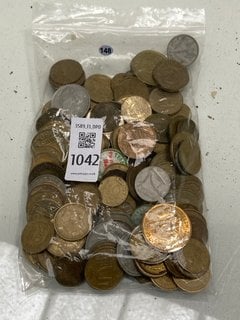 Lot 1042  
            Marchington SR13 - Parcel Delivery Only 

                
A COLLECTION OF VINTAGE COINAGE: LOCATION - F3