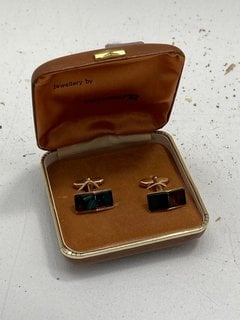 Lot 1051  
            Marchington SR13 - Parcel Delivery Only 

                
A PAIR OF VINTAGE CUFFLINKS BY VIRGO, BOXED: LOCATION - F3