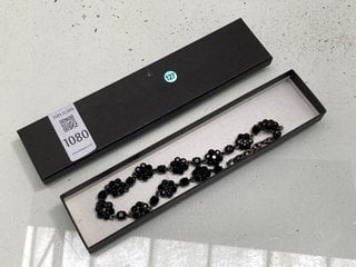 Lot 1080  
            Marchington SR13 - Parcel Delivery Only 

                
A GOTHIC STYLE NECKLACE OF POLISHED BLACK STONES, BOXED: LOCATION - F3