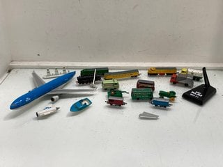 Lot 1087  
            Marchington SR13 - Parcel Delivery Only 

                
A BOX OF VINTAGE DIE CAST AND OTHER MODELS TO INCLUDE PLANES: LOCATION - F3