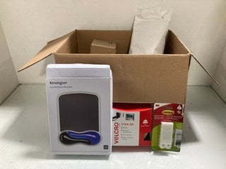 Lot 108  
            Marchington SR13 - Parcel Delivery Only 

                
QTY OF ASSORTED ITEMS TO INCLUDE KENSINGTON DUO GEL MOUSE WRIST REST: LOCATION - WH3