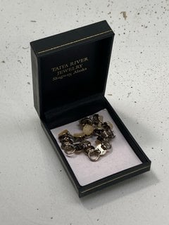 Lot 1109  
            Marchington SR13 - Parcel Delivery Only 

                
A VINTAGE SILVER COLOURED NECKLACE SET WITH OPAQUE YELLOW STONES, BOXED: LOCATION...