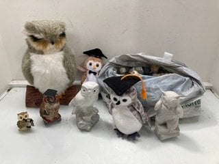 Lot 1115  
            Marchington SR13 - Parcel Delivery Only 

                
A LARGE COLLECTION OF OWL FIGURES TO INCLUDE CARVED STONE AND WOOD: LOCATION - F2