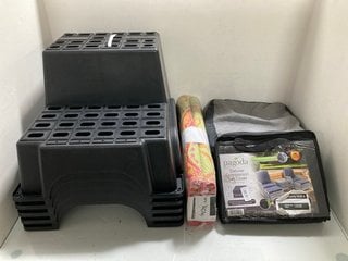 Lot 111  
            Marchington SR13 - Parcel Delivery Only 

                
QTY OF ASSORTED OUTDOOR ITEMS TO INCLUDE PAGODA DELUXE COMPANION OUTDOOR FURNITUR...