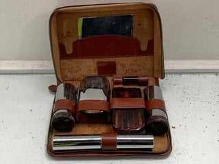 Lot 1124  
            Marchington SR13 - Parcel Delivery Only 

                
AN ANTIQUE LEATHER CASED GENTS TRAVEL GROOMING SET: LOCATION - F1