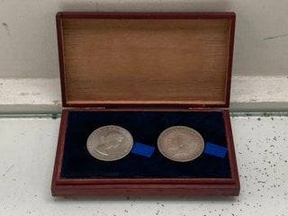 Lot 1142  
            Marchington SR13 - Parcel Delivery Only 

                
TWO COMMEMORATIVE CROWNS IN A FITTED PRESENTATION CASE, 1935 'ROCKING HORSE' SILV...