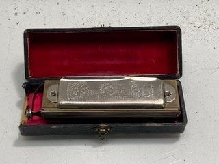 Lot 1144  
            Marchington SR13 - Parcel Delivery Only 

                
AN ANTIQUE HOHNER "CHROMONICA" CHROMATIC HARMONICA IN ORIGINAL BOX C.1920: LOCATI...