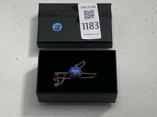 Lot 1183  
            Marchington SR13 - Parcel Delivery Only 

                
AN ANTIQUE SILVER BAR BROOCH SET WITH A BLUE STONE, BOXED: LOCATION - F1