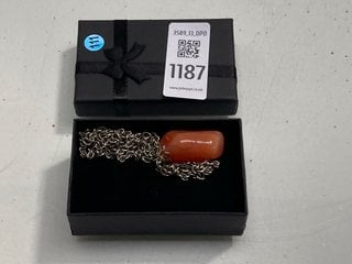 Lot 1187  
            Marchington SR13 - Parcel Delivery Only 

                
A POLISHED CARNELIAN PENDANT ON A SILVER COLOURED CHAIN, BOXED: LOCATION - F1