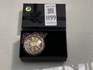 Lot 1199  
            Marchington SR13 - Parcel Delivery Only 

                
ANTIQUE AUSTRIAN PENDANT AND CHAIN CONTAINING A PRESSED EIDELWEISS FLOWER, BOXED:...