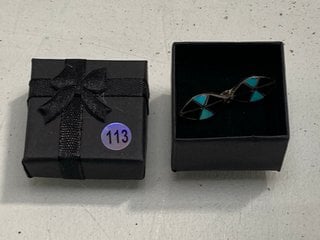 Lot 1201  
            Marchington SR13 - Parcel Delivery Only 

                
A ZUNI NATIVE AMERICAN SILVER MOUNTED TURQUOISE AND JET BROOCH, BOXED: LOCATION - F1