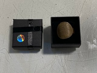 Lot 1206  
            Marchington SR13 - Parcel Delivery Only 

                
A RING MADE OF A 1956 SHILLING, BOXED: LOCATION - F1