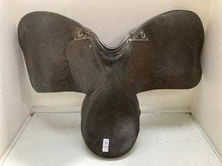 Lot 1229  
            Marchington SR13 - Parcel Delivery Only 

                
A LADIES DRESSAGE SADDLE: LOCATION - F1