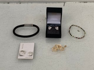 Lot 1283  
            Marchington SR13 - Parcel Delivery Only 

                
QTY OF ASSORTED JEWELLERY TO INCLUDE BOSS LEATHER BRACELET IN BROWN: LOCATION - D7