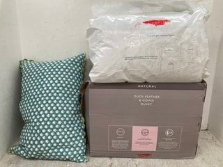 Lot 1297  
            Marchington SR13 - Parcel Delivery Only 

                
3 X ASSORTED HOME FURNISHINGS TO INCLUDE JOHN LEWIS & PARTNERS DUCK FEATHER & DOW...