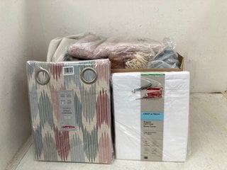 Lot 1304  
            Marchington SR13 - Parcel Delivery Only 

                
QTY OF ASSORTED HOME FURNISHINGS TO INCLUDE JOHN LEWIS & PARTNERS EGYPTIAN COTTON...