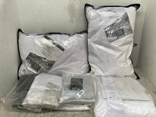 Lot 1330  
            Marchington SR13 - Parcel Delivery Only 

                
QTY OF ASSORTED BEDDING ITEMS TO INCLUDE JOHN LEWIS & PARTNERS KING SIZE COTTON D...