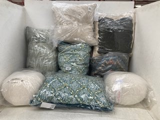 Lot 1342  
            Marchington SR13 - Parcel Delivery Only 

                
QTY OF ASSORTED JOHN LEWIS & PARTNERS SOFT FURNISHINGS TO INCLUDE 2 X ROUND CUSHI...