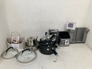 Lot 1348  
            Marchington SR13 - Parcel Delivery Only 

                
QTY OF ASSORTED HOUSEHOLD ITEMS TO INCLUDE STAKERS DESK CADDY: LOCATION - D12