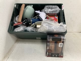 Lot 1349  
            Marchington SR13 - Parcel Delivery Only 

                
QTY OF ASSORTED HOUSEHOLD ITEMS TO INCLUDE COLE & MASON MARLOW WOODEN SALT & PEPP...