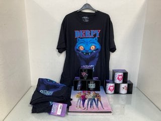 Lot 140  
            Marchington SR13 - Parcel Delivery Only 

                
QTY OF ASSORTED K-POP DEMON HUNTERS ITEMS TO INCLUDE DERPY COLLECTION POSTER: LOC...