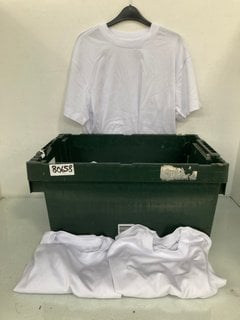 Lot 145  
            Marchington SR13 - Parcel Delivery Only 

                
QTY OF MENS T-SHIRTS IN VARIOUS SIZES IN WHITE-TO INCLUDE UK SIZE M: LOCATION - WH5