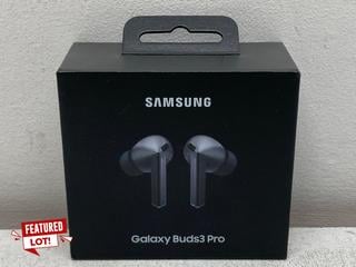 Lot 15  
            Marchington SR13 - Parcel Delivery Only 

                
SAMSUNG GALAXY BUDS3 PRO - SILVER (SEALED) - ORIGINAL RRP £219: LOCATION - BOOTH