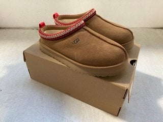Lot 169  
            Marchington SR13 - Parcel Delivery Only 

                
UGG K TAZZ SLIPPERS IN TAN-UK SIZE 4-ORIGINAL RRP £85.00: LOCATION - WH7