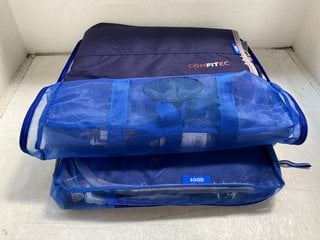 Lot 217  
            Marchington SR13 - Parcel Delivery Only 

                
2 X WEATHERBEETA COMFITEC CLASSIC STANDARD TURNOUT RUGS IN NAVY/SILVER/RED-ORIGIN...