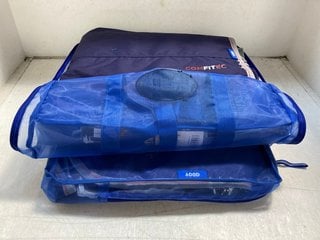 Lot 218  
            Marchington SR13 - Parcel Delivery Only 

                
2 X WEATHERBEETA COMFITEC CLASSIC STANDARD TURNOUT RUGS IN NAVY/SILVER/RED-ORIGIN...