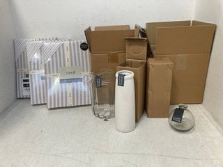 Lot 242  
            Marchington SR13 - Parcel Delivery Only 

                
7 X HOUSEHOLD ITEMS TO INCLUDE YARD 100% TUMBLED COTTON DUVET COVER SET - SIZE: K...