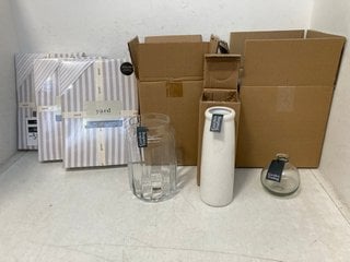 Lot 243  
            Marchington SR13 - Parcel Delivery Only 

                
6 X HOUSEHOLD ITEMS TO INCLUDE YARD 100% TUMBLED COTTON DUVET COVER SET - SIZE: K...