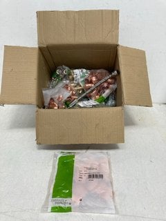 Lot 266  
            Marchington SR13 - Parcel Delivery Only 

                
QTY OF HARDWARE ITEMS TO INCLUDE PACK OF EMBRASS PEERLESS 15MM ANATOMIC EF ELBOW ...