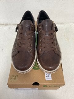 Lot 267  
            Marchington SR13 - Parcel Delivery Only 

                
REMONTE BROWN SIDE ZIP TRAINERS - UK SIZE: 6.5: LOCATION - H14