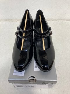 Lot 268  
            Marchington SR13 - Parcel Delivery Only 

                
GABOR BLACK SMOOTH PATTERN HEELED SHOES - UK SIZE: 5.5: LOCATION - H14