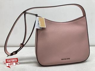 Lot 27  
            Marchington SR13 - Parcel Delivery Only 

                
MICHAEL KORS KENSINGTON LARGE PEBBLED LEATHER CROSSBODY BAG - SMOKEY ROSE - ORIGI...