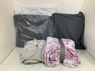Lot 334  
            Marchington SR13 - Parcel Delivery Only 

                
QTY OF BEDDING ITEMS TO INCLUDE COZEE HOME WARMING GREY THROW: LOCATION - H11