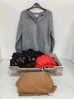 Lot 344  
            Marchington SR13 - Parcel Delivery Only 

                
QTY OF ASSORTED WOMENS CLOTHING IN VARIOUS SIZES TO INCLUDE RUTH LANGSFORD V NECK...