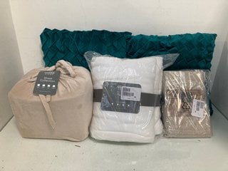 Lot 350  
            Marchington SR13 - Parcel Delivery Only 

                
5 X BEDDING ITEMS TO INCLUDE COZEE HOME WHITE FLAT SHEET - SIZE: KING: LOCATION -...